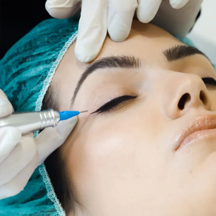 Finished permanent eyeliner defining the lash line